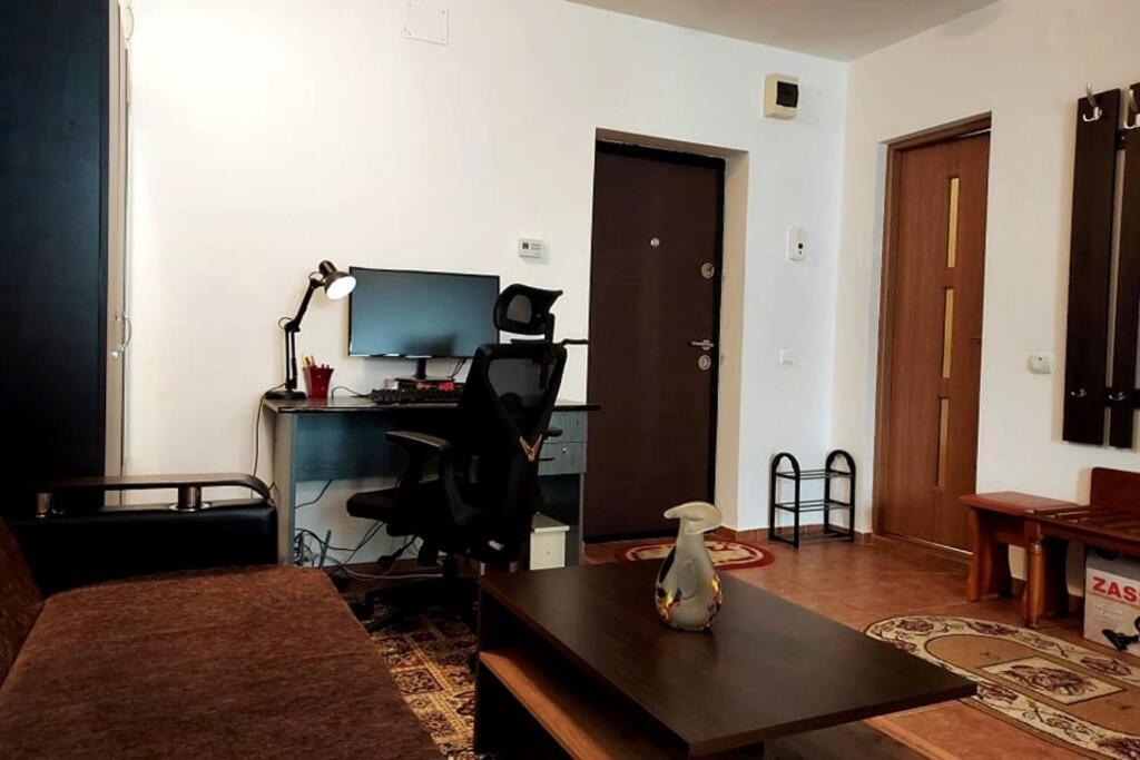 Spacious Flat, With Free Parking & Air Conditioning Floreşti Exteriér fotografie