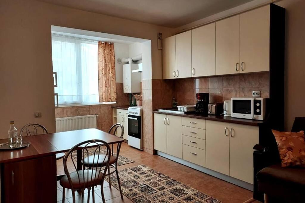 Spacious Flat, With Free Parking & Air Conditioning Floreşti Exteriér fotografie