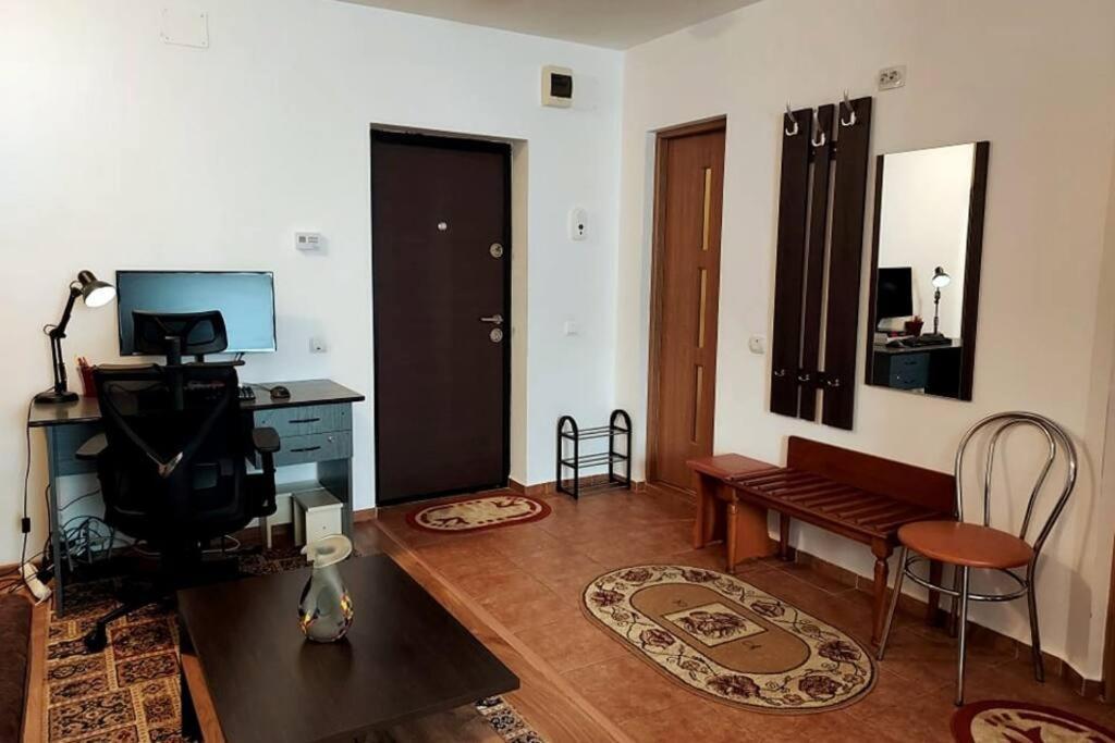 Spacious Flat, With Free Parking & Air Conditioning Floreşti Exteriér fotografie