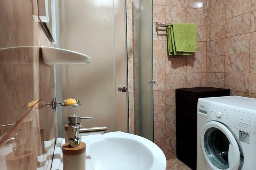 Spacious Flat, With Free Parking & Air Conditioning Floreşti Exteriér fotografie