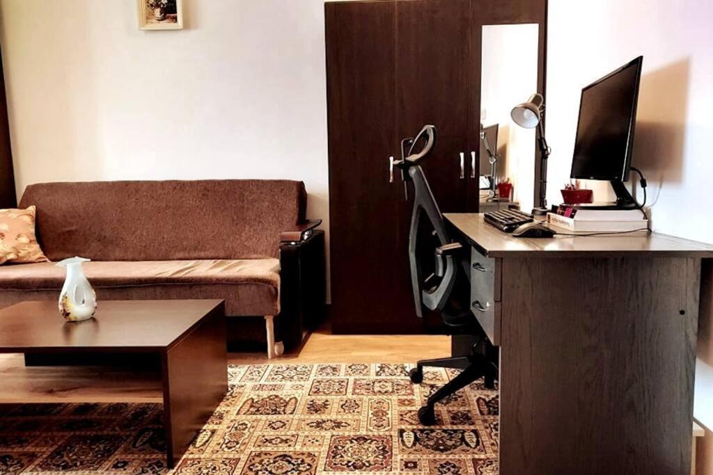 Spacious Flat, With Free Parking & Air Conditioning Floreşti Exteriér fotografie